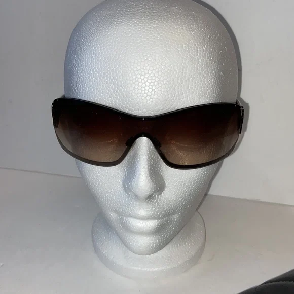 CHANEL Camellia Crystal Flower Sunglasses Visor Style With  display picture 2